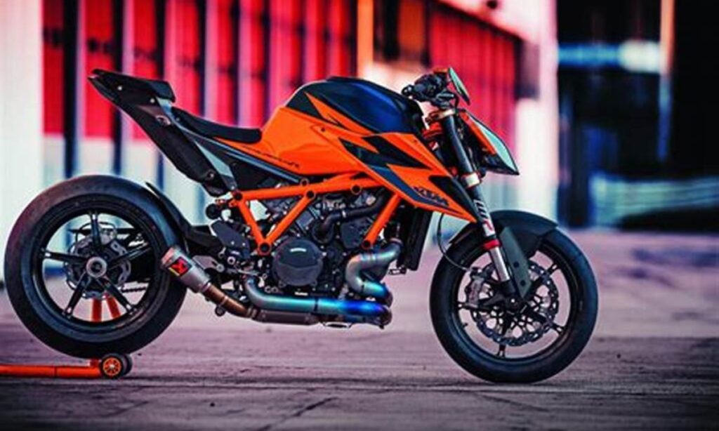 लड़कों की पहली पसंद KTM 125 Duke बाइक को खरीदना हो गया आसान, 6 हज़ार में ले जाए घर